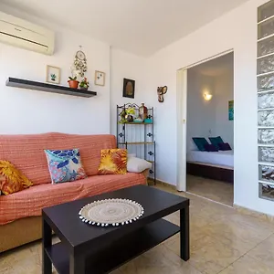 https://ct-185-six-colors-torremolinos.hotelsinnerja.org