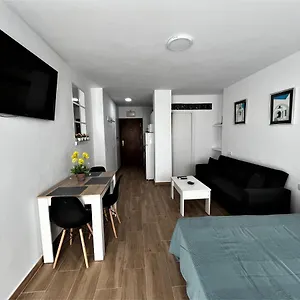 https://estudio-wifi-fire-stick-amazon-terraza-vistas-al-mar-piscina.hotelsinnerja.org